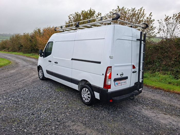 Nissan NV400 2020