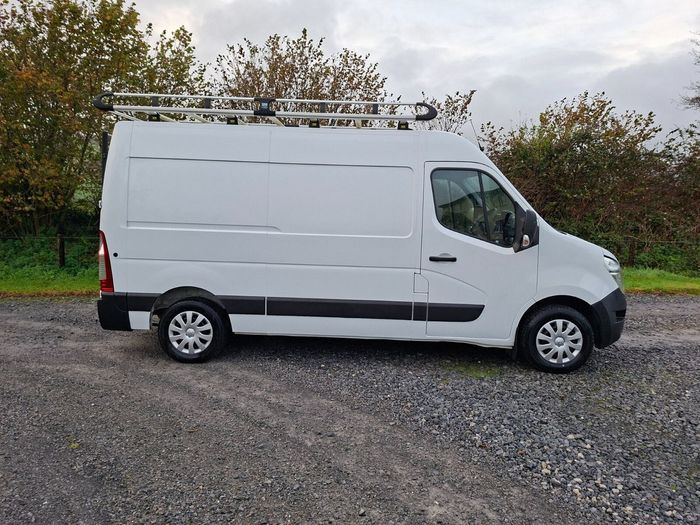 Nissan NV400 2020