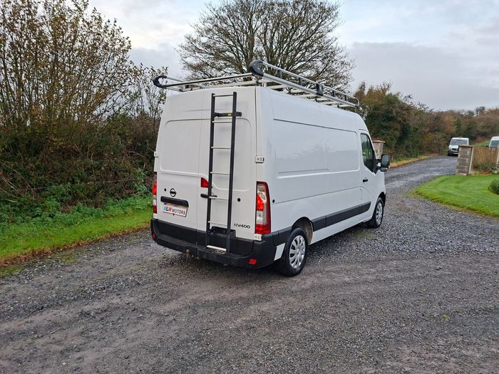 Nissan NV400 2020