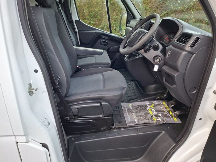 Nissan NV400 2020