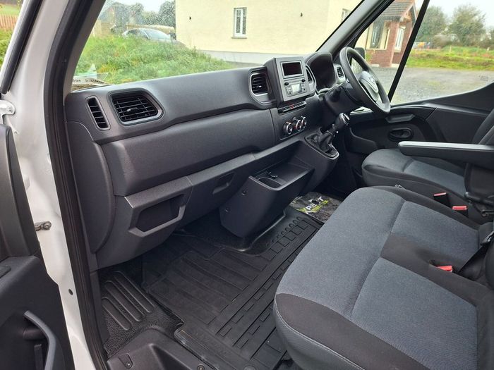 Nissan NV400 2020