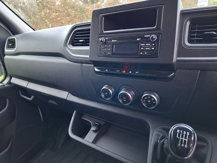 Nissan NV400 2020