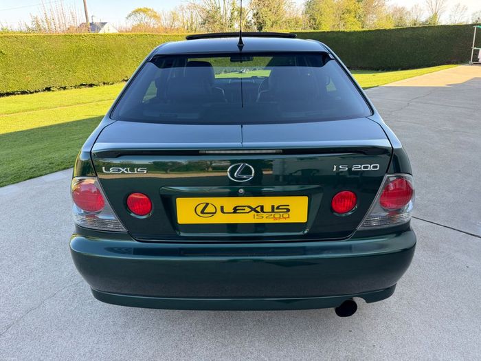 Lexus IS 2004