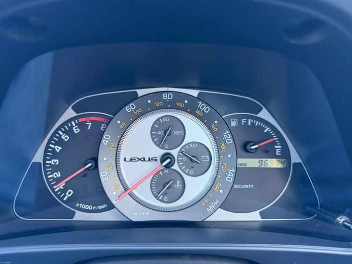 Lexus IS 2004