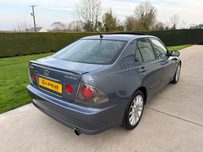 Lexus IS 2005