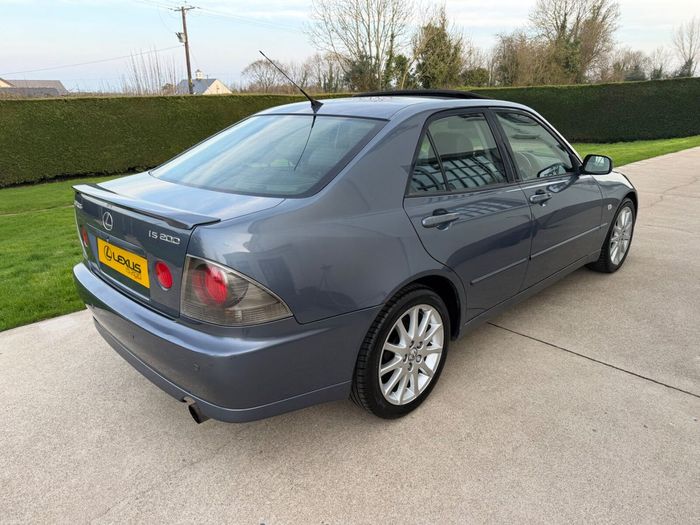 Lexus IS 2005