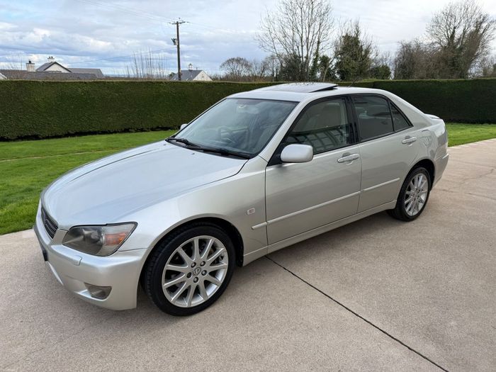 Lexus IS 2004