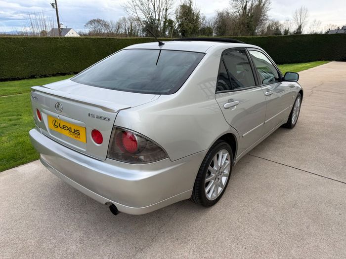 Lexus IS 2004