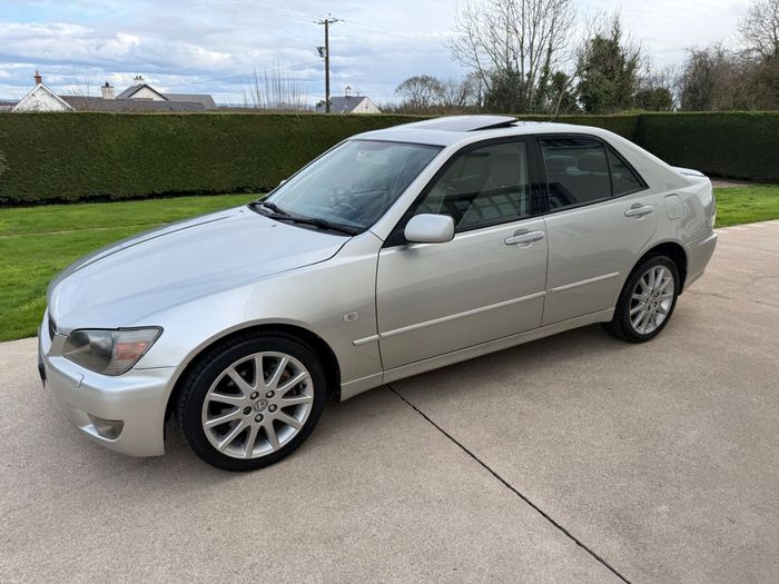 Lexus IS 2004