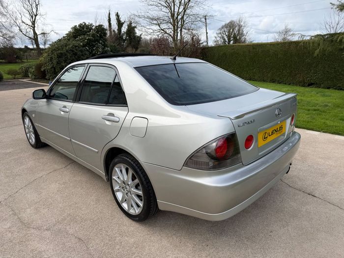 Lexus IS 2004
