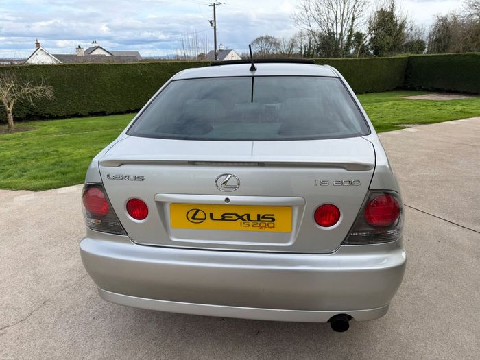 Lexus IS 2004