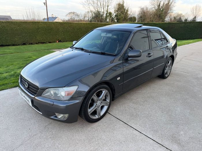 Lexus IS 2004
