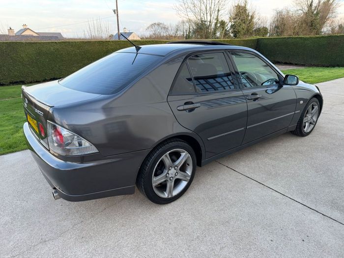 Lexus IS 2004