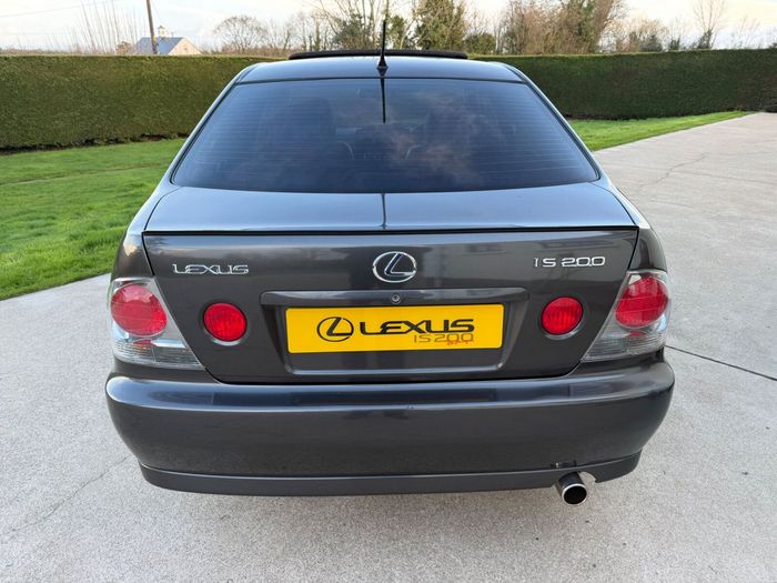 Lexus IS 2004