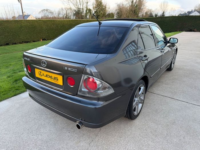 Lexus IS 2004