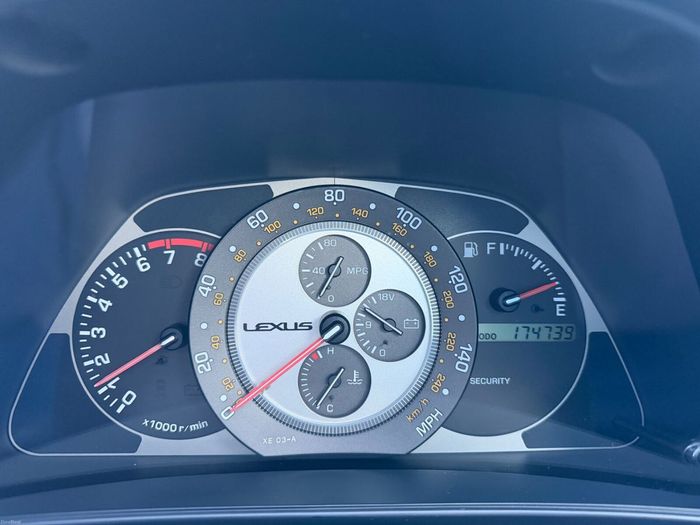 Lexus IS 2004