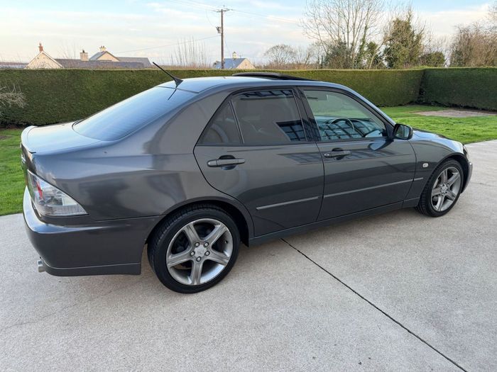 Lexus IS 2004