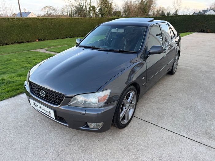 Lexus IS 2004