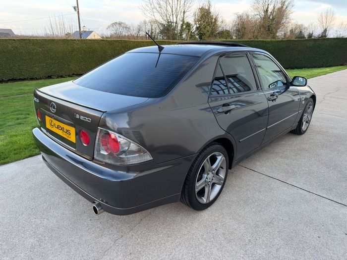 Lexus IS 2004