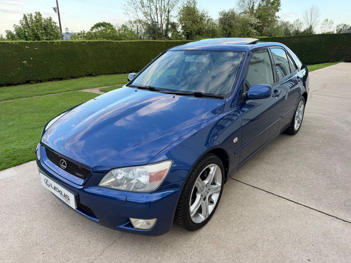 Lexus IS 2003