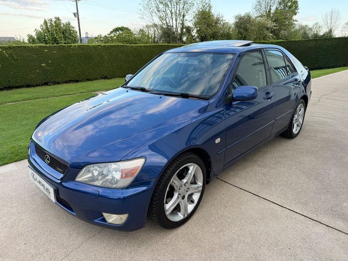 Lexus IS 2003