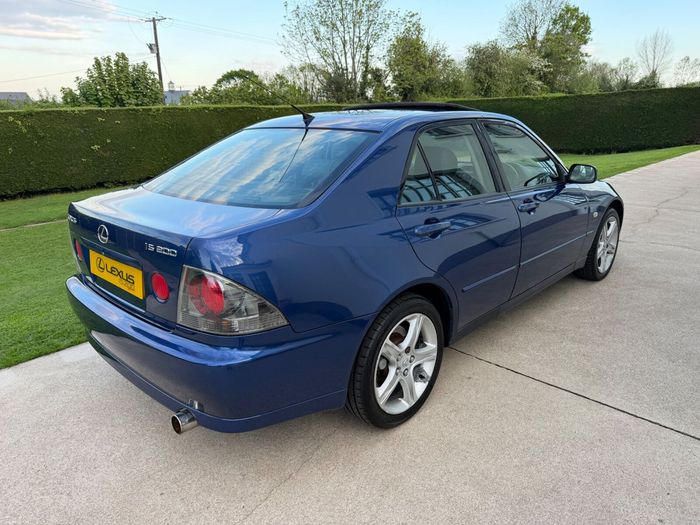 Lexus IS 2003