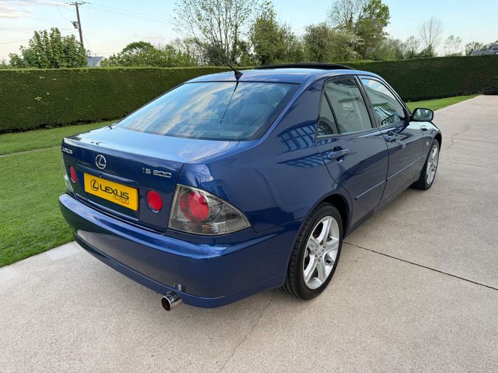 Lexus IS 2003