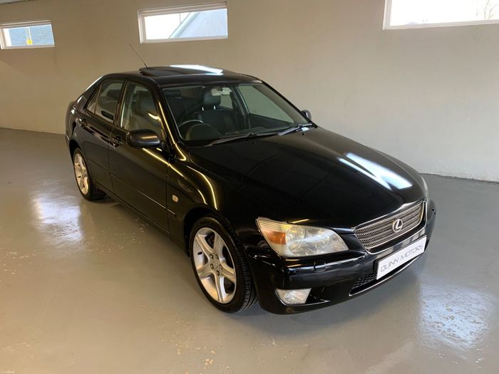Lexus IS 2000