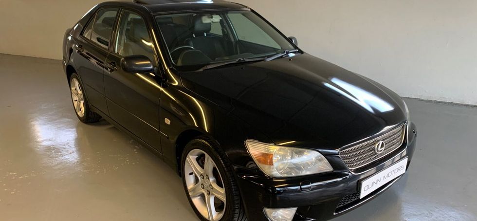 Lexus IS 2000