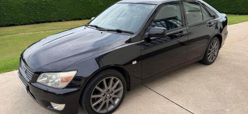 Lexus IS 2000