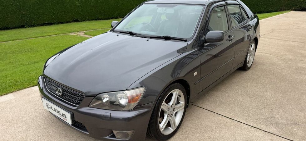 Lexus IS 2004