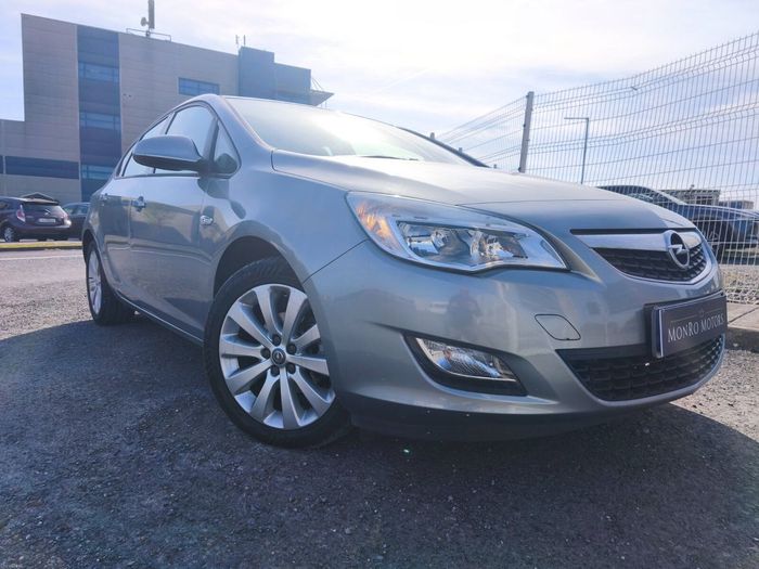 Opel Astra 2012