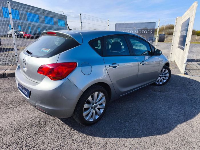 Opel Astra 2012