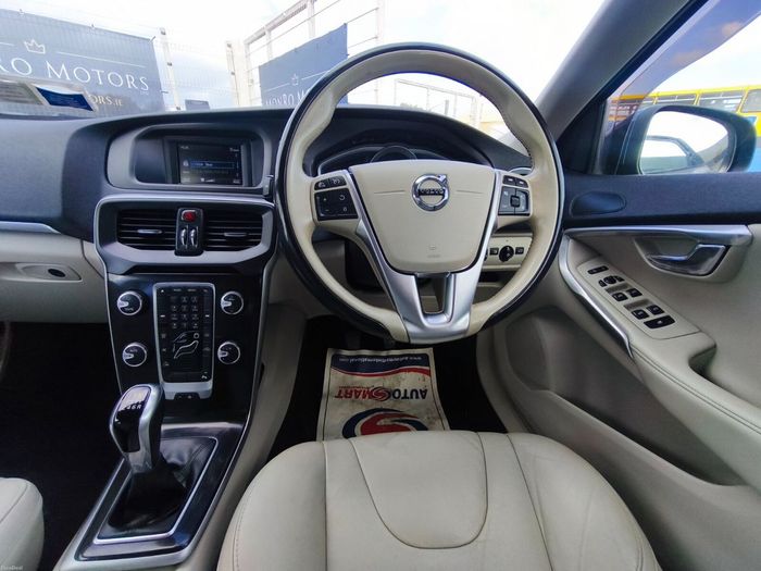 Volvo V40 2018