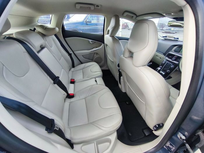 Volvo V40 2018