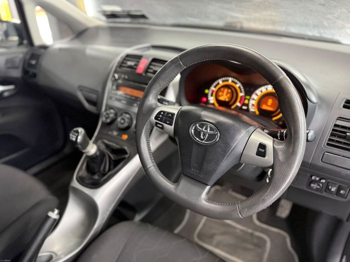 Toyota Auris 2011