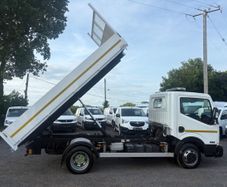 Nissan NV400 2017