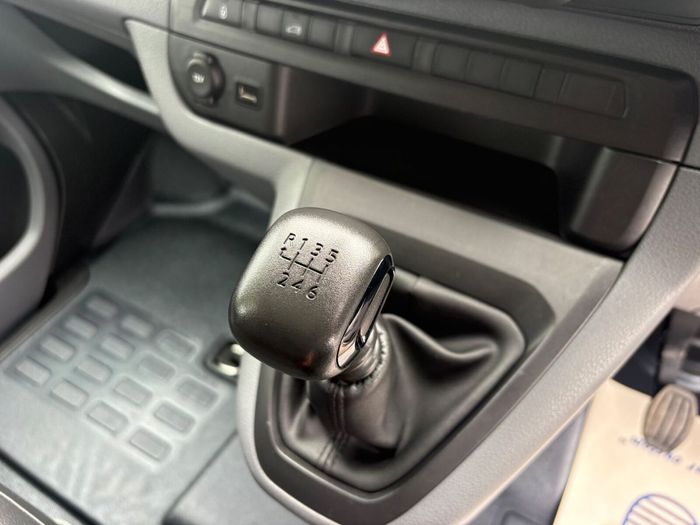 Peugeot Expert 2021