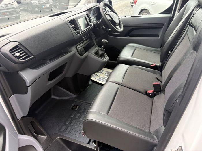 Peugeot Expert 2021