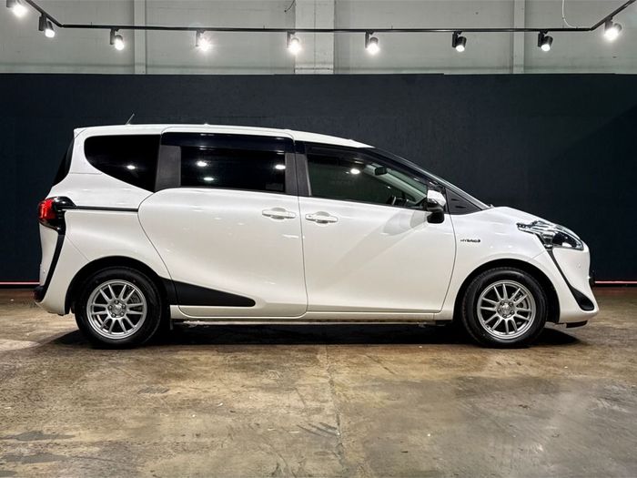 Toyota Sienta 2019