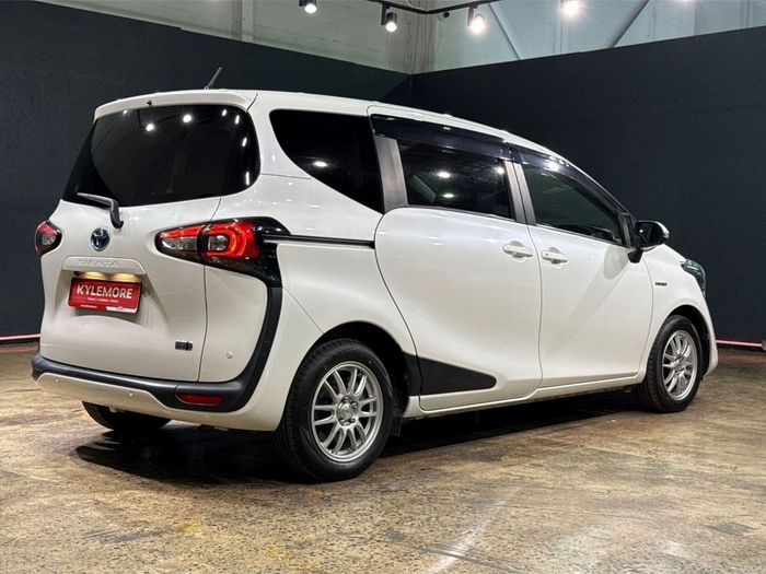 Toyota Sienta 2019