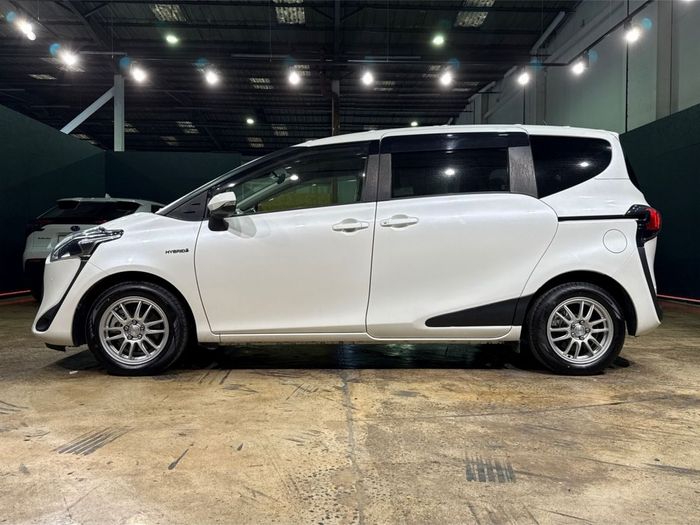 Toyota Sienta 2019