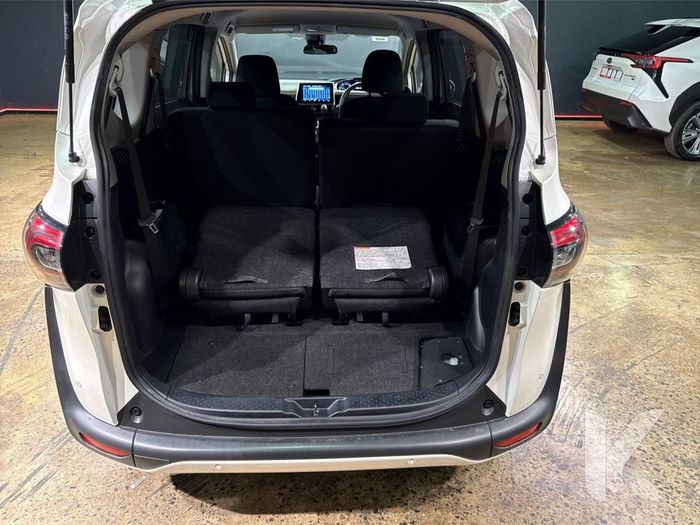 Toyota Sienta 2019