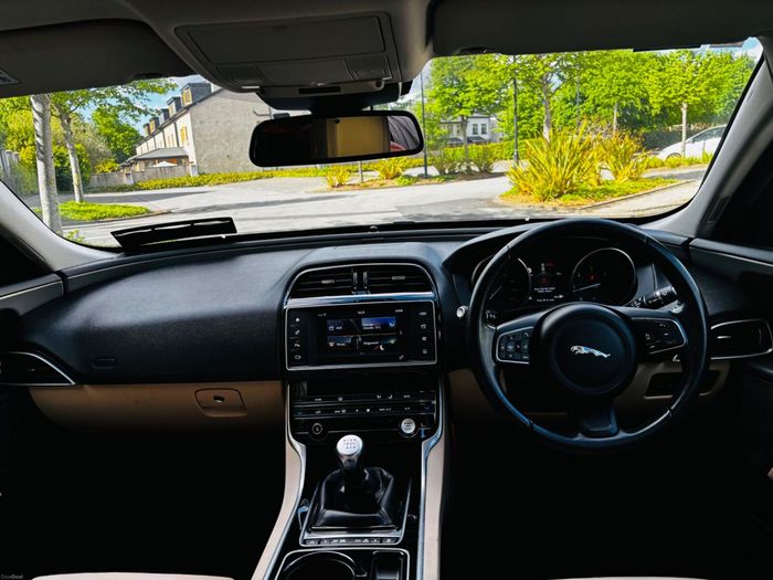 Jaguar XE 2017