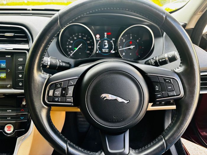 Jaguar XE 2017