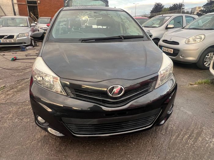 Toyota Vitz 2014