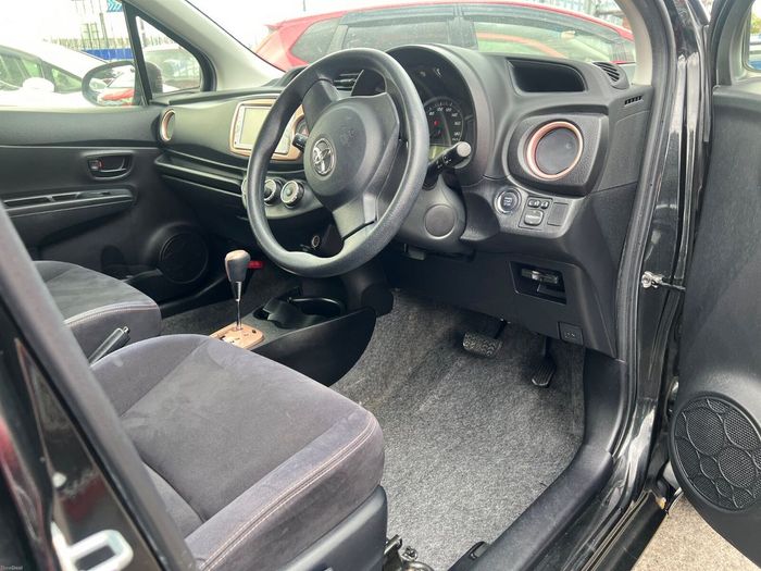 Toyota Vitz 2014