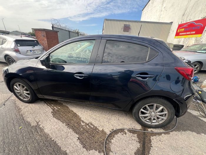 Mazda Demio 2015
