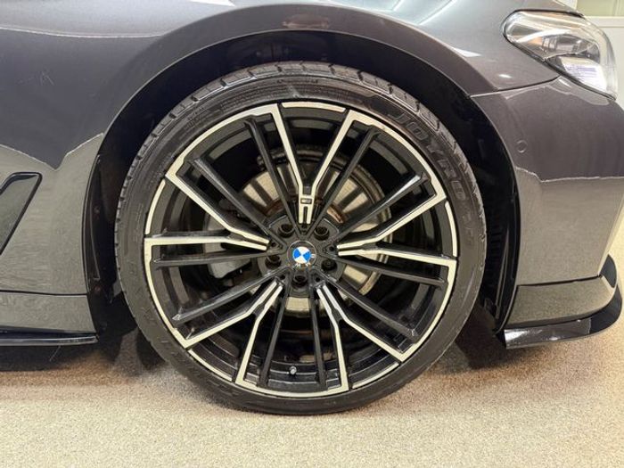 BMW 5 Series 2021