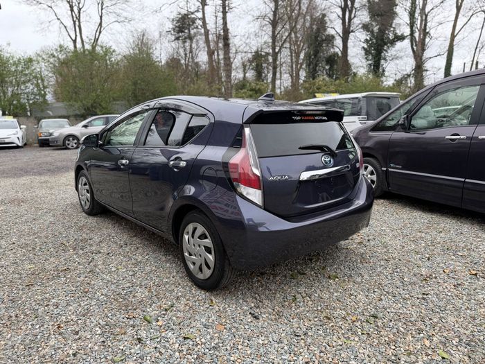 Toyota Aqua 2015